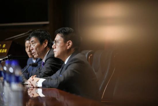 据悉,他在《沙丘2》中将扮演大反派费德-劳萨·哈科南一角。