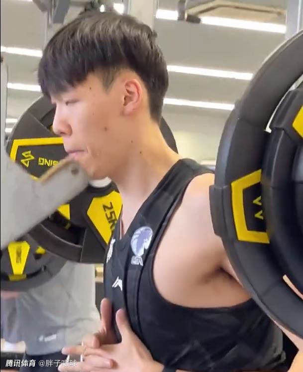 2023-05-11 蒋奇明,戏外不断被网友考古,关于其演技,以及形象气质,越来越多围绕他的话题出现。