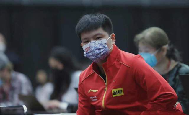 张托德就像高寒的另一面镜子,在利益面前选择独善其身,他说:“人的贪婪,已经把金融市场变成赌场”,而“万万不能作假”是其坚守的职业信念。
